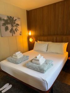 a bedroom with a bed with two towels on it at The Lewis House in San Juan