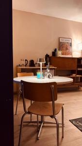 a table with a chair and a table with a lamp at Maison RoHa - B&B & Wellness in Dinant