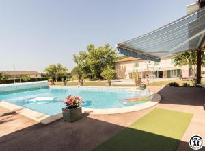 a swimming pool in a yard with a building at Julia in Aussonne