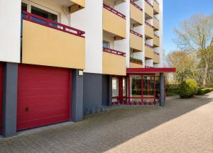 two red garage doors on a building at Terrassenhaus Whg 21 in Duhnen