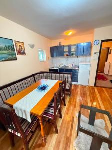 a dining room with a table and a kitchen at Villa Vera in Vrnjačka Banja +9 photos