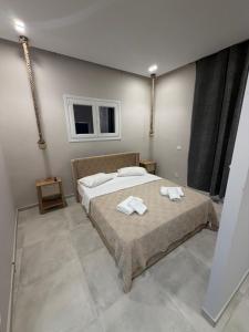 a bedroom with a bed with two towels on it at HOME stay in Itea