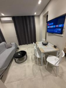 a bedroom with a bed and a table and chairs at HOME stay in Itea