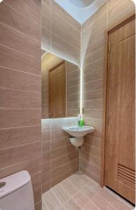 a bathroom with a sink and a toilet at Homestay Beauty D1 in Ho Chi Minh City +25 photos