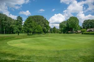 a view of a golf course with a green at Grand Slam in Le Vaudreuil +13 photos