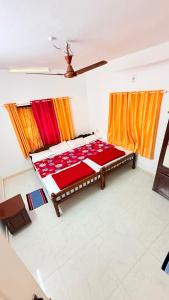 a bedroom with a bed in a room at Winter Flys in Anaviratty