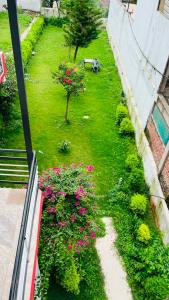 a view of a garden with pink flowers at Kaushalya River View in Solan