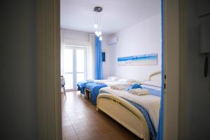 a group of four beds in a room at Casa di Sofia vicino Ospedale e Grotte in Castellana Grotte