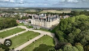 an aerial view of a large castle with trees at calme appartement de vacances in Écouen
