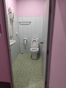 a bathroom with a toilet and a sink at Saran Resort room 5 in Ban Khok Wat