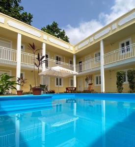 a large swimming pool in front of a building at Hotel PZero in São Tomé