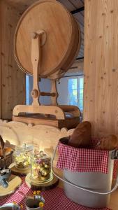 a table topped with bread and a mortar and pestle at Stöcki-Grindelwaldblick in Kleine Scheidegg