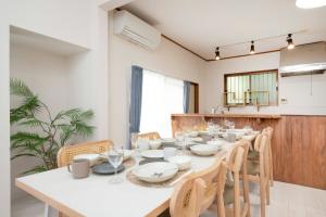 a dining room with a white table and chairs at 横須賀-1軒家2棟 in Yokosuka