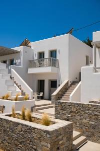 a villa with white walls and stairs at Gea Perla Serifos in Livadi