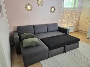 a blue couch in a living room with at Solmula in Keuruu