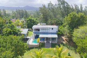 an aerial view of a house with a swimming pool at Villa Antema in Riambel