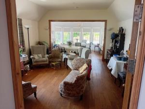 a living room with a table and chairs and a mirror at Ardross Cottage in Aberfoyle