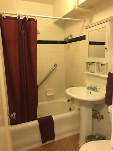 Un baño de Mayflower Hotel 27 fotos más