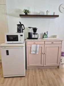 a small kitchen with a microwave and a stove at Solmula in Keuruu