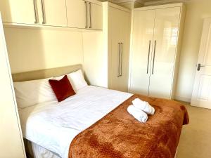 a bedroom with a bed with two towels on it at Russell Square Beautiful Quality Apartment in London