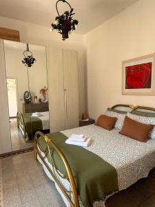 a bedroom with a bed and a mirror at Eden casa vacanze in Morlupo