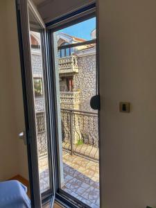 an open door with a view of a balcony at L&K Old Town Apartment in Podgorica +2 photos