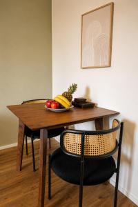 a wooden table with a plate of fruit on it at Schängel Chic 26 in Koblenz