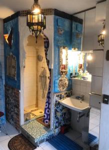 a bathroom with a shower and a sink at maison d'artiste chez Bé in Brunstatt +27 photos