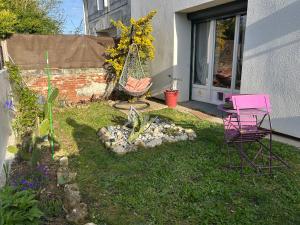 two chairs and a hammock in a yard at Sevchris in Saint-Laurent-de-la-Prée