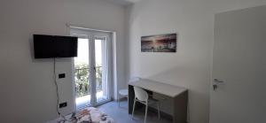 a bedroom with a desk and a window at A casa di Nonna Peppina a Caggiano in Caggiano