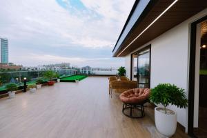 a balcony with a view of a building at Biệt Thự FLC Sầm Sơn 7PN VIP BT43-02 in Sầm Sơn