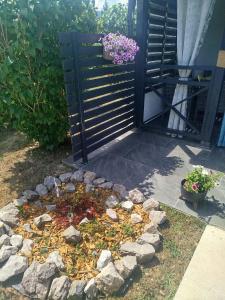 a garden with a flower pot on a fence at Apt Amor in Bihać
