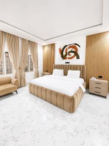 a large bedroom with a large bed and a couch at Nathivian Apartment in Mobushipe +72 photos