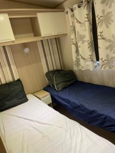 a small room with two beds and a curtain at Mon nid douillet in Valras-Plage +13 photos