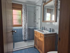 a bathroom with a shower and a sink and a toilet at Casa Güelo in Muros de Nalón