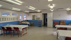 a classroom with tables and chairs in a room at Höghedens camping in Älvsbyn