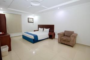 a hotel room with a bed and a chair at شقق راف التميز in Umm Salam +20 photos
