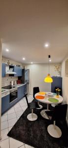 a kitchen with a table and chairs in a room at Ferienwohnung in der Nähe vom Möhnesee-Arnsberg-Breitenbruch in Arnsberg
