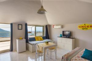 a room with a bed and a table and a couch at Driùs edodè - b&b affittacamere in Torraca