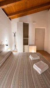 a bedroom with a large bed with two towels on it at Rousmoosen house in Rocca San Giovanni +6 photos