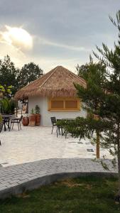 a house with a straw roof and a patio at شاليهات رفا in Taif