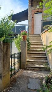a set of stairs leading to a door with a plant at Le Temps des Cerises in La Cresse