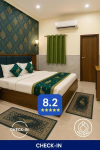 a hotel room with a bed in a room at Hotel Regal Delight Star Taj - Best Rated Area #hygienic and Affordable Rooms, Check in Guarantee,Near Taj mahal in Agra