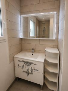 a bathroom with a sink and a mirror at Entre Lac et Océan in Hourtin +29 photos