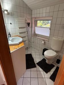 a bathroom with a toilet and a sink at Ferienwohnung Frieda in Bückeburg +10 photos