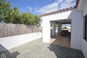 a white house with a patio with a fence at Alba Solis in Vejer de la Frontera