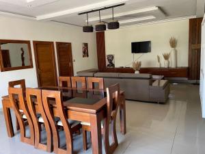 a living room with a table and chairs and a couch at Villa REEL in Morondava