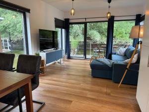 a living room with a couch and a tv at Hausboot Stöckte in Winsen