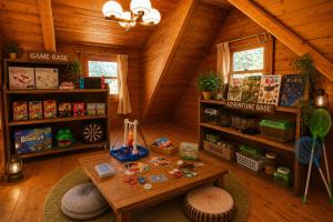 a living room with a table in a cabin at ログハウス SakuraFamiliar in Kawazu