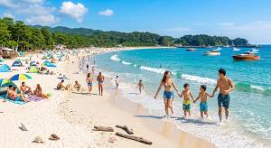 a group of people on a beach at ログハウス SakuraFamiliar in Kawazu